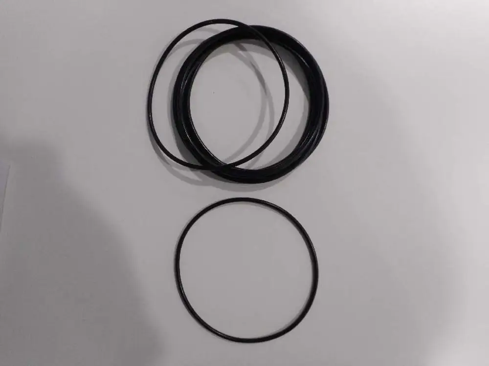 Schwarze O-Ringe in verschiedenen Größen, gestapelt und nebeneinander gelegen, passend für Dichtungen von Remeha-Produkten.